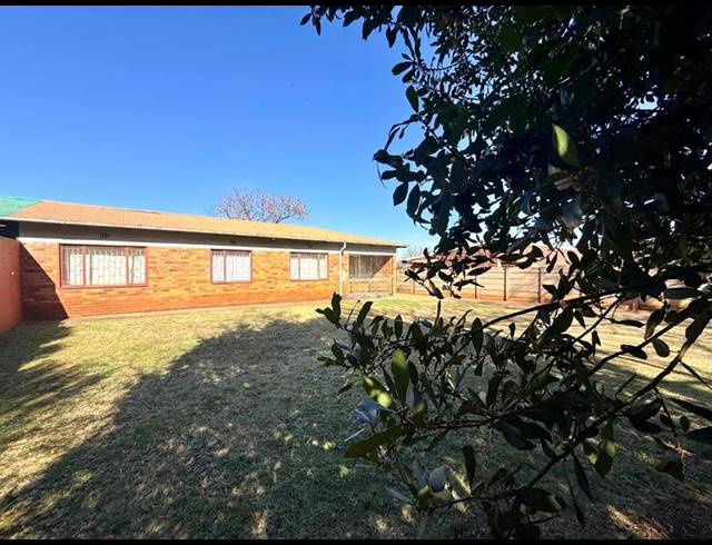 6 BEDROOM HOUSE FOR SALE IN VANDERBIJLPARK CW 6